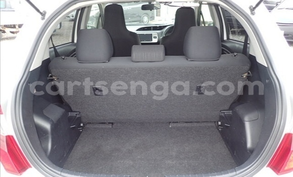 Nunua Ilio tumika Toyota Vitz White Gari ndani ya Ezulwini nchini Hhohho Nunua Ilio tumika Toyota Vitz White Gari ndani ya Ezulwini nchini Hhohho