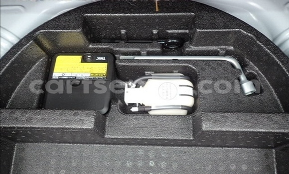 Nunua Ilio tumika Toyota Vitz White Gari ndani ya Ezulwini nchini Hhohho Nunua Ilio tumika Toyota Vitz White Gari ndani ya Ezulwini nchini Hhohho