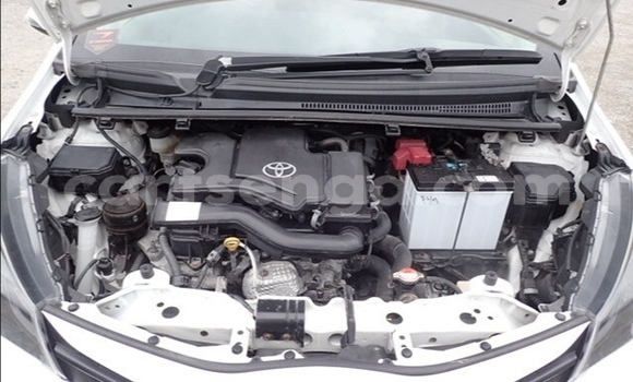 Nunua Ilio tumika Toyota Vitz White Gari ndani ya Ezulwini nchini Hhohho Nunua Ilio tumika Toyota Vitz White Gari ndani ya Ezulwini nchini Hhohho