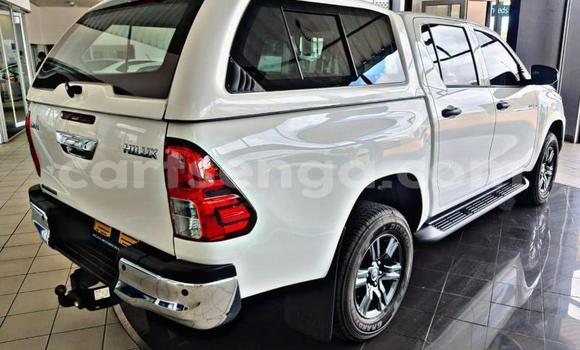 Buy Used Toyota Hilux White Car in Ezulwini in Hhohho Buy Used Toyota Hilux White Car in Ezulwini in Hhohho