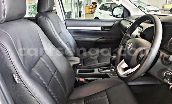Buy Used Toyota Hilux White Car in Ezulwini in Hhohho Buy Used Toyota Hilux White Car in Ezulwini in Hhohho