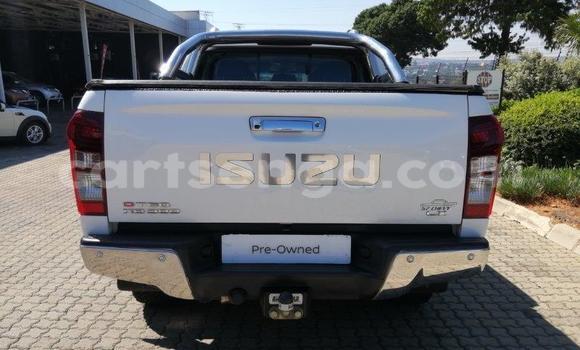 Buy Used Isuzu KB White Car in Ezulwini in Hhohho Buy Used Isuzu KB White Car in Ezulwini in Hhohho