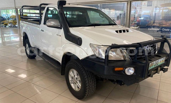 Buy Used Toyota Hilux White Car in Ezulwini in Hhohho