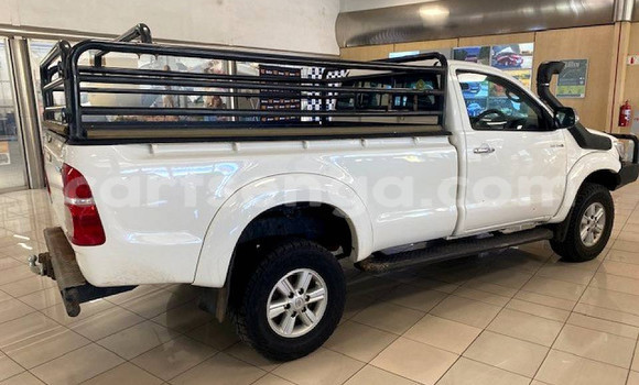 Buy Used Toyota Hilux White Car in Ezulwini in Hhohho Buy Used Toyota Hilux White Car in Ezulwini in Hhohho