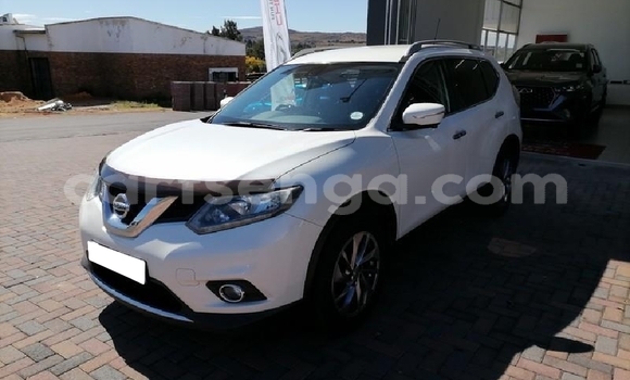 Nunua Ilio tumika Nissan X–Trail White Gari ndani ya Bulembu nchini Hhohho