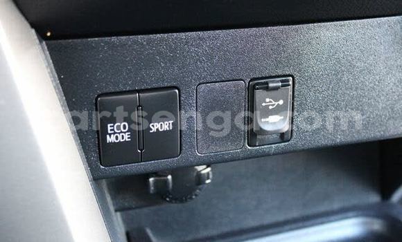 Nunua Imported Toyota RAV4 White Gari ndani ya Ezulwini nchini Hhohho Nunua Imported Toyota RAV4 White Gari ndani ya Ezulwini nchini Hhohho