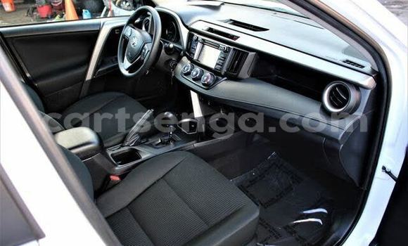 Nunua Imported Toyota RAV4 White Gari ndani ya Ezulwini nchini Hhohho Nunua Imported Toyota RAV4 White Gari ndani ya Ezulwini nchini Hhohho