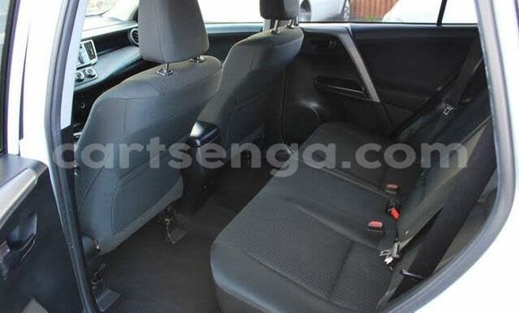 Nunua Imported Toyota RAV4 White Gari ndani ya Ezulwini nchini Hhohho Nunua Imported Toyota RAV4 White Gari ndani ya Ezulwini nchini Hhohho