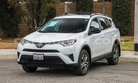 Acheter Import Voiture Toyota RAV4 Blanc à Bhunya, Manzini