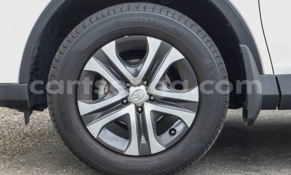 Nunua Imported Toyota RAV4 White Gari ndani ya Bhunya nchini Manzini Nunua Imported Toyota RAV4 White Gari ndani ya Bhunya nchini Manzini