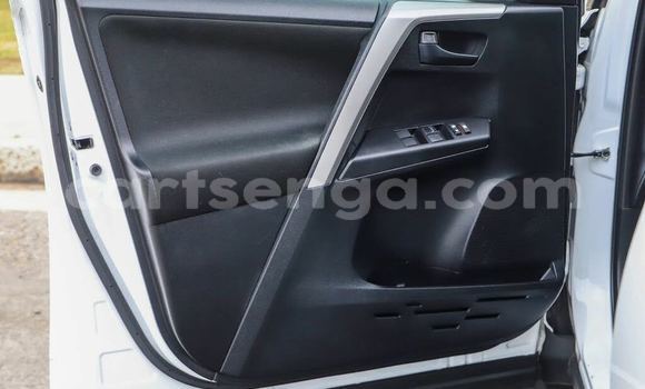 Nunua Imported Toyota RAV4 White Gari ndani ya Bhunya nchini Manzini Nunua Imported Toyota RAV4 White Gari ndani ya Bhunya nchini Manzini