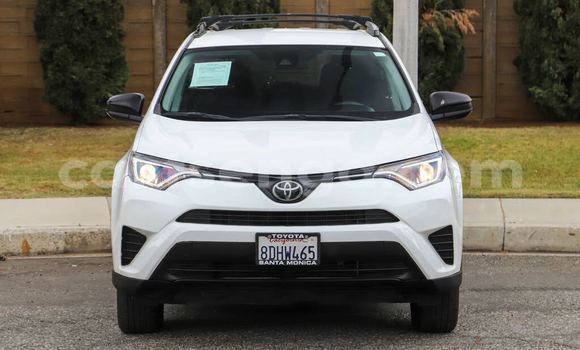 Nunua Imported Toyota RAV4 White Gari ndani ya Bhunya nchini Manzini Nunua Imported Toyota RAV4 White Gari ndani ya Bhunya nchini Manzini