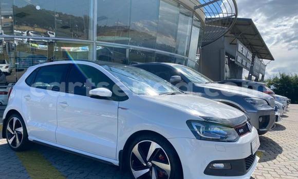 Nunua Ilio tumika Volkswagen Polo White Gari ndani ya Ezulwini nchini Hhohho