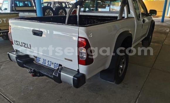 Buy Used Isuzu KB White Car in Ezulwini in Hhohho Buy Used Isuzu KB White Car in Ezulwini in Hhohho