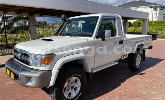 Buy Used Toyota Land Cruiser White Car in Big Bend in Lubombo District Buy Used Toyota Land Cruiser White Car in Big Bend in Lubombo District