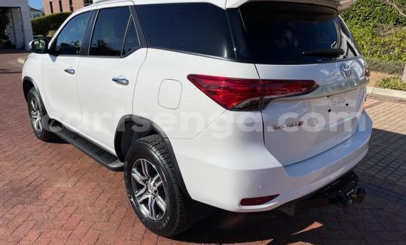 Nunua Ilio tumika Toyota Fortuner White Gari ndani ya Big Bend nchini Wilaya ya Lubombo Nunua Ilio tumika Toyota Fortuner White Gari ndani ya Big Bend nchini Wilaya ya Lubombo