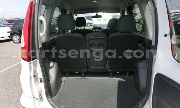 Acheter Occasion Voiture Toyota FunCargo Blanc à Big Bend, Lubombo District Acheter Occasion Voiture Toyota FunCargo Blanc à Big Bend, Lubombo District