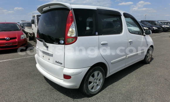 Acheter Occasion Voiture Toyota FunCargo Blanc à Big Bend, Lubombo District Acheter Occasion Voiture Toyota FunCargo Blanc à Big Bend, Lubombo District