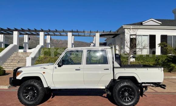 Nunua Ilio tumika Toyota Land Cruiser White Gari ndani ya Big Bend nchini Wilaya ya Lubombo Nunua Ilio tumika Toyota Land Cruiser White Gari ndani ya Big Bend nchini Wilaya ya Lubombo