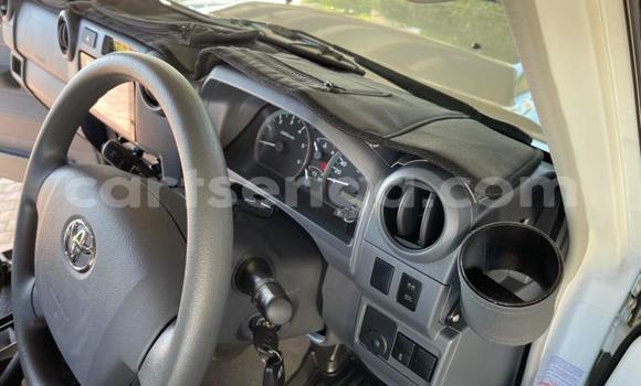 Nunua Ilio tumika Toyota Land Cruiser White Gari ndani ya Big Bend nchini Wilaya ya Lubombo Nunua Ilio tumika Toyota Land Cruiser White Gari ndani ya Big Bend nchini Wilaya ya Lubombo