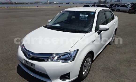 Buy Used Toyota Axio White Car in Ezulwini in Hhohho