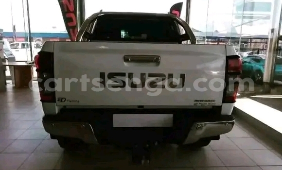 Buy Used Isuzu D–MAX White Car in Mbabane in Manzini Buy Used Isuzu D–MAX White Car in Mbabane in Manzini