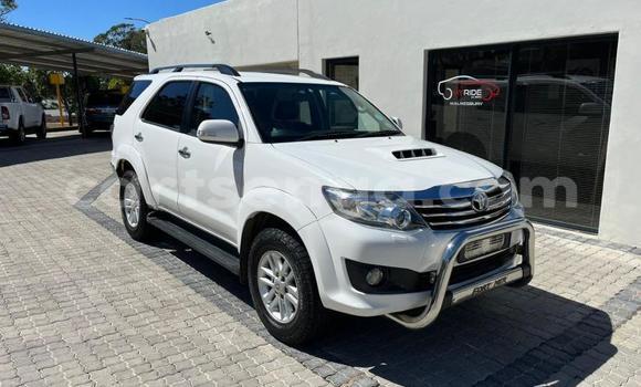 Buy Used Toyota Fortuner White Car in Ezulwini in Hhohho