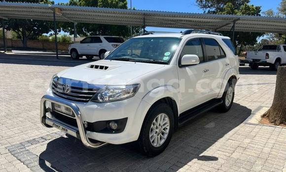 Nunua Ilio tumika Toyota Fortuner White Gari ndani ya Ezulwini nchini Hhohho Nunua Ilio tumika Toyota Fortuner White Gari ndani ya Ezulwini nchini Hhohho