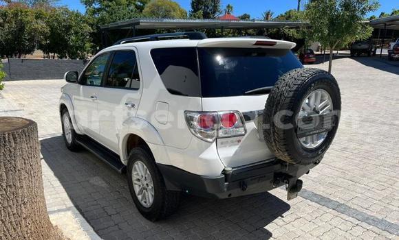 Nunua Ilio tumika Toyota Fortuner White Gari ndani ya Ezulwini nchini Hhohho Nunua Ilio tumika Toyota Fortuner White Gari ndani ya Ezulwini nchini Hhohho