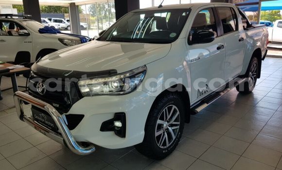 Acheter Occasion Voiture Toyota Hilux Blanc à Hlatikulu, Shiselweni District