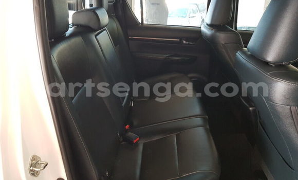 Acheter Occasion Voiture Toyota Hilux Blanc à Hlatikulu, Shiselweni District Acheter Occasion Voiture Toyota Hilux Blanc à Hlatikulu, Shiselweni District