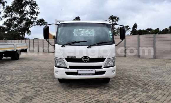 Acheter Occasion Utilitaire Hino 300 Series Blanc à Ezulwini, Hhohho Acheter Occasion Utilitaire Hino 300 Series Blanc à Ezulwini, Hhohho