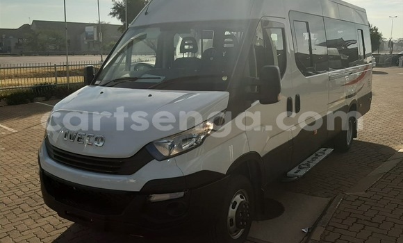 Nunua Ilio tumika IVECO Massif White Gari ndani ya Hlatikulu nchini Wilaya ya Shiselweni Nunua Ilio tumika IVECO Massif White Gari ndani ya Hlatikulu nchini Wilaya ya Shiselweni