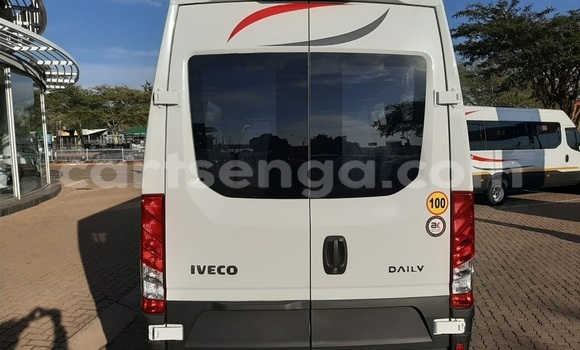 Acheter Occasion Voiture IVECO Massif Blanc à Hlatikulu, Shiselweni District Acheter Occasion Voiture IVECO Massif Blanc à Hlatikulu, Shiselweni District