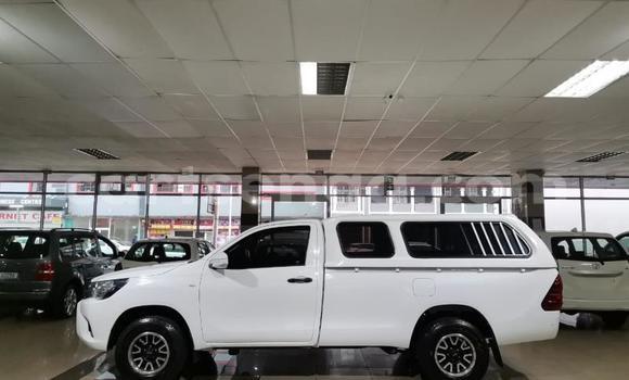 Buy Used Toyota Hilux White Car in Ezulwini in Hhohho Buy Used Toyota Hilux White Car in Ezulwini in Hhohho