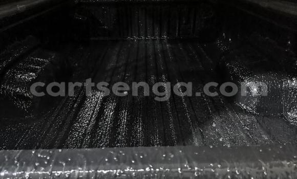 Nunua Ilio tumika Toyota Hilux White Gari ndani ya Ezulwini nchini Hhohho Nunua Ilio tumika Toyota Hilux White Gari ndani ya Ezulwini nchini Hhohho