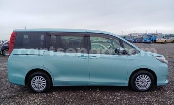 Buy Used Toyota Noah Blue Car in Ezulwini in Hhohho Buy Used Toyota Noah Blue Car in Ezulwini in Hhohho