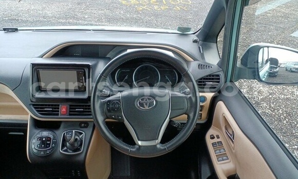 Buy Used Toyota Noah Blue Car in Ezulwini in Hhohho Buy Used Toyota Noah Blue Car in Ezulwini in Hhohho