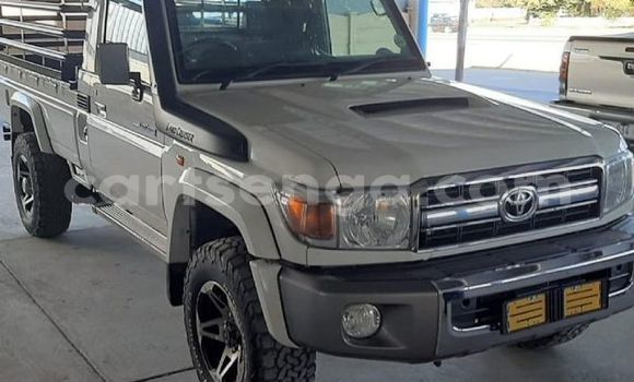 Nunua Ilio tumika Toyota Land Cruiser Beige Gari ndani ya Mbabane nchini Manzini