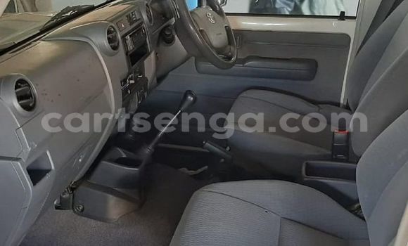 Buy Used Toyota Land Cruiser Beige Car in Mbabane in Manzini Buy Used Toyota Land Cruiser Beige Car in Mbabane in Manzini