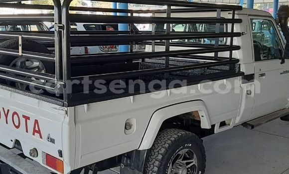 Buy Used Toyota Land Cruiser Beige Car in Mbabane in Manzini Buy Used Toyota Land Cruiser Beige Car in Mbabane in Manzini