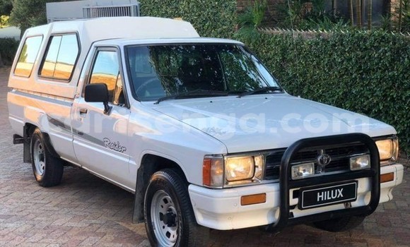 Acheter Occasion Voiture Toyota Hilux Blanc à Bulembu, Hhohho Acheter Occasion Voiture Toyota Hilux Blanc à Bulembu, Hhohho