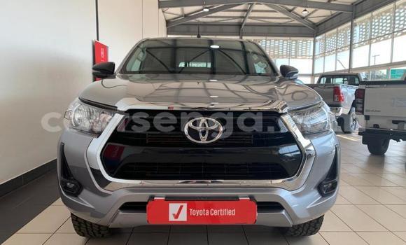 Buy Used Toyota Hilux Silver Car in Ezulwini in Hhohho Buy Used Toyota Hilux Silver Car in Ezulwini in Hhohho