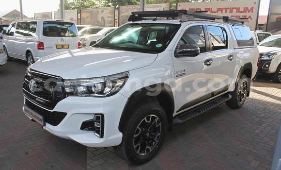 Nunua Ilio tumika Toyota Hilux White Gari ndani ya Ezulwini nchini Hhohho Nunua Ilio tumika Toyota Hilux White Gari ndani ya Ezulwini nchini Hhohho