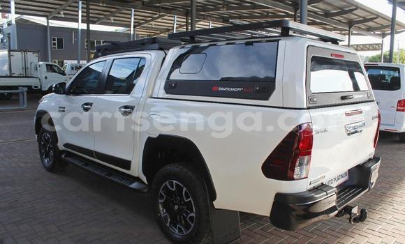 Nunua Ilio tumika Toyota Hilux White Gari ndani ya Ezulwini nchini Hhohho Nunua Ilio tumika Toyota Hilux White Gari ndani ya Ezulwini nchini Hhohho