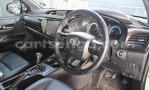 Nunua Ilio tumika Toyota Hilux White Gari ndani ya Ezulwini nchini Hhohho Nunua Ilio tumika Toyota Hilux White Gari ndani ya Ezulwini nchini Hhohho