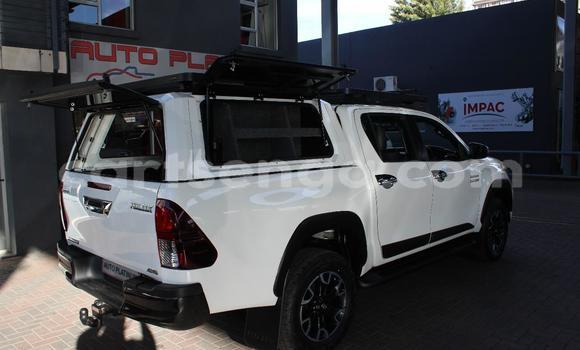 Nunua Ilio tumika Toyota Hilux White Gari ndani ya Ezulwini nchini Hhohho Nunua Ilio tumika Toyota Hilux White Gari ndani ya Ezulwini nchini Hhohho