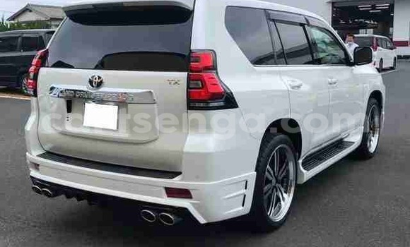 Nunua Ilio tumika Toyota Land Cruiser Prado White Gari ndani ya Big Bend nchini Lubombo Nunua Ilio tumika Toyota Land Cruiser Prado White Gari ndani ya Big Bend nchini Lubombo
