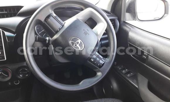 Buy Used Toyota Hilux White Car in Lavumisa in Shiselweni District Buy Used Toyota Hilux White Car in Lavumisa in Shiselweni District