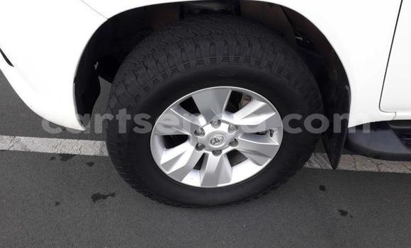 Buy Used Toyota Hilux White Car in Lavumisa in Shiselweni District Buy Used Toyota Hilux White Car in Lavumisa in Shiselweni District